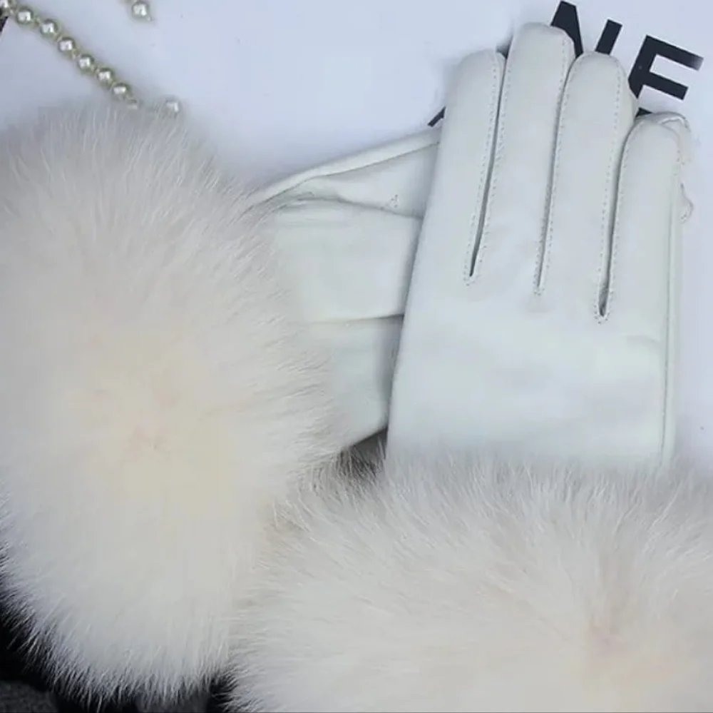 πNWT White Soft Leather Gloves With White Fox Fur and Velvet Lininβ¦ - Picture 6 of 11